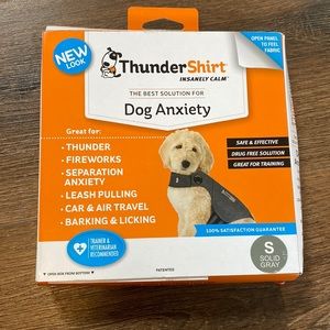 Small ThunderShirt solid Grey for animals 15-25 lbs